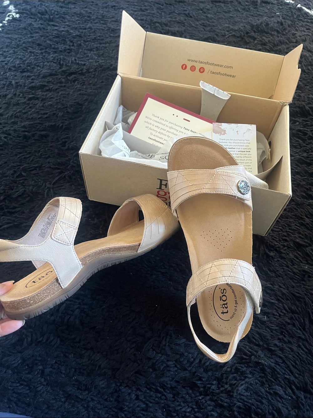 New Taos Premium Leather Beige Comfort Sandals for Women Sz 11 Adjustable Straps